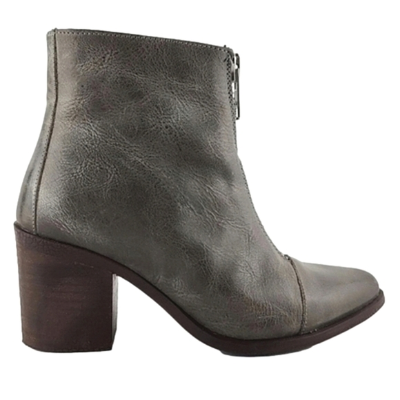 FREEBIRD Clair Ankle Boots Grey Distressed Leather  Front Zip Stacked Heels Sz 6 - Picture 2 of 16